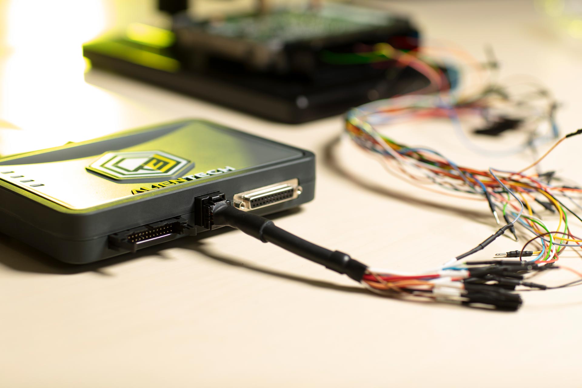 Nuovo dispositivo ALIENTECH KESSv3 OBD, programmazione Bench e Boot | Chiavi degli Emirati